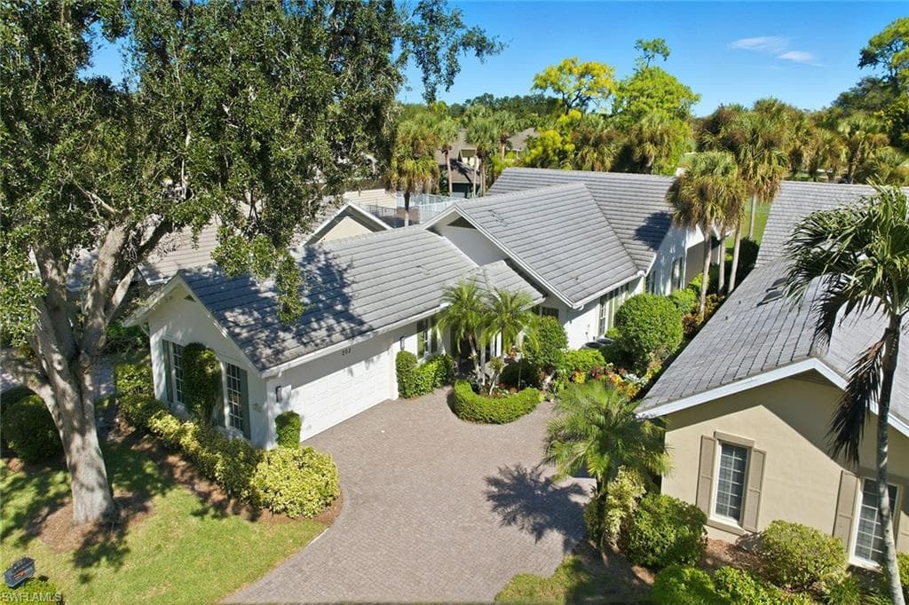 202 Edgemere Way S, Naples, FL 34105-30
