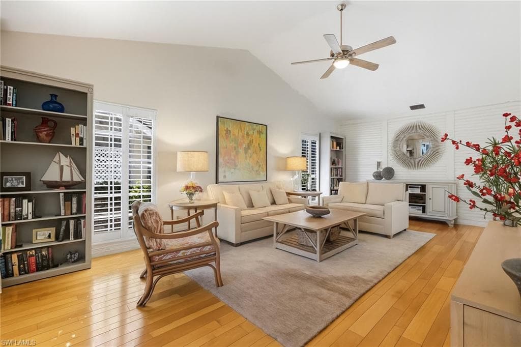 202 Edgemere Way S, Naples, FL 34105-3