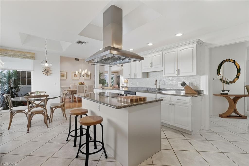 202 Edgemere Way S, Naples, FL 34105-6