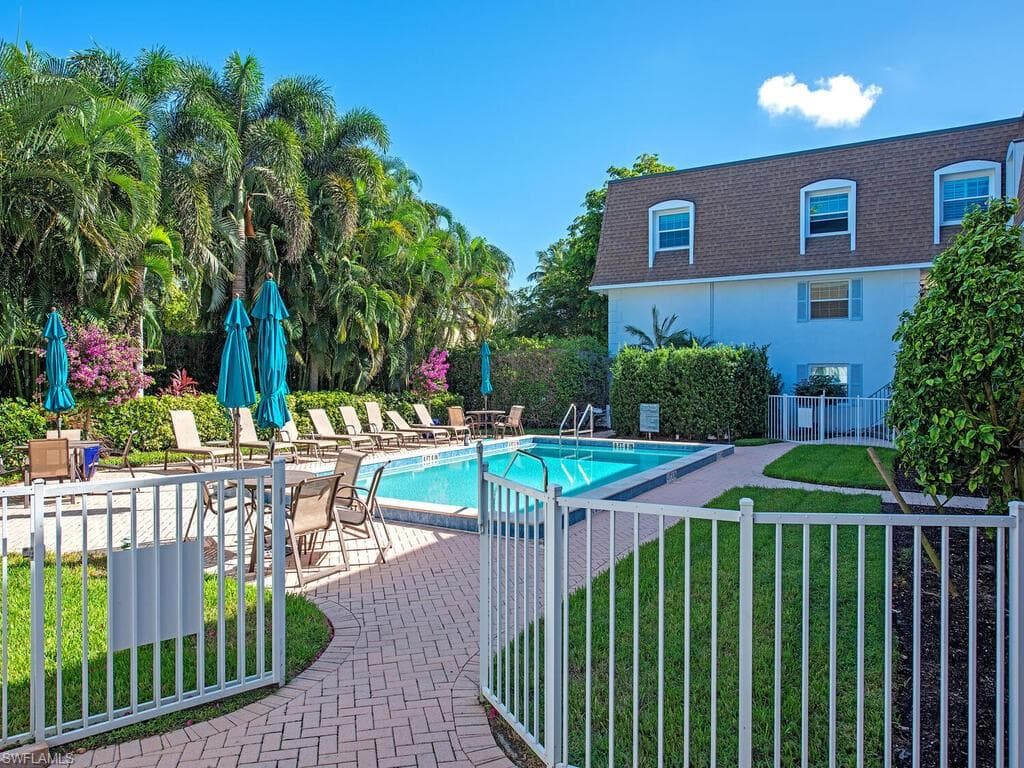 1222 Gordon Dr 4, Naples, FL 34102-11