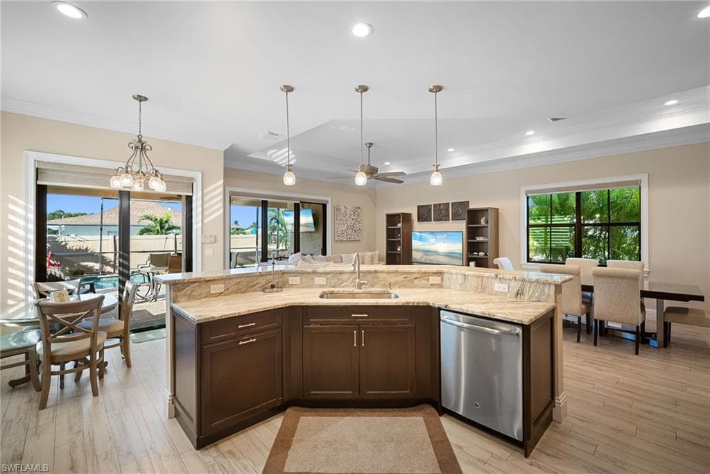 699 98th Ave N, Naples, FL 34108-9