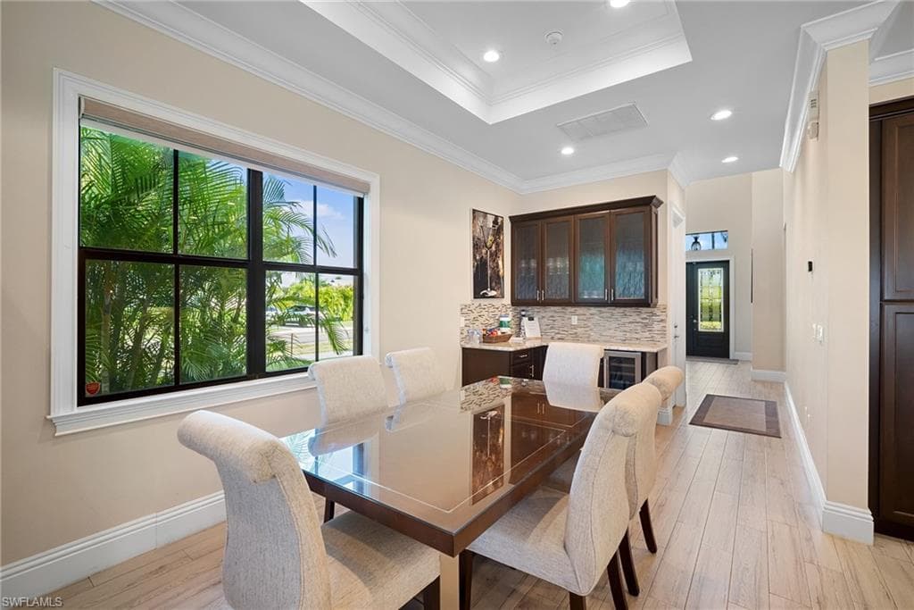 699 98th Ave N, Naples, FL 34108-6