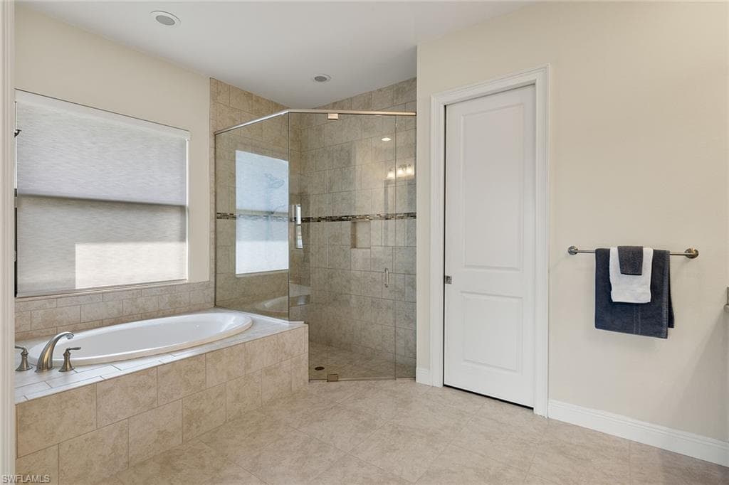 12454 Lockford Ln, Naples, FL 34120-15