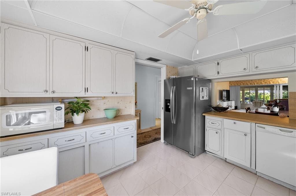 50 Glades Blvd 1, Naples, FL 34112-9