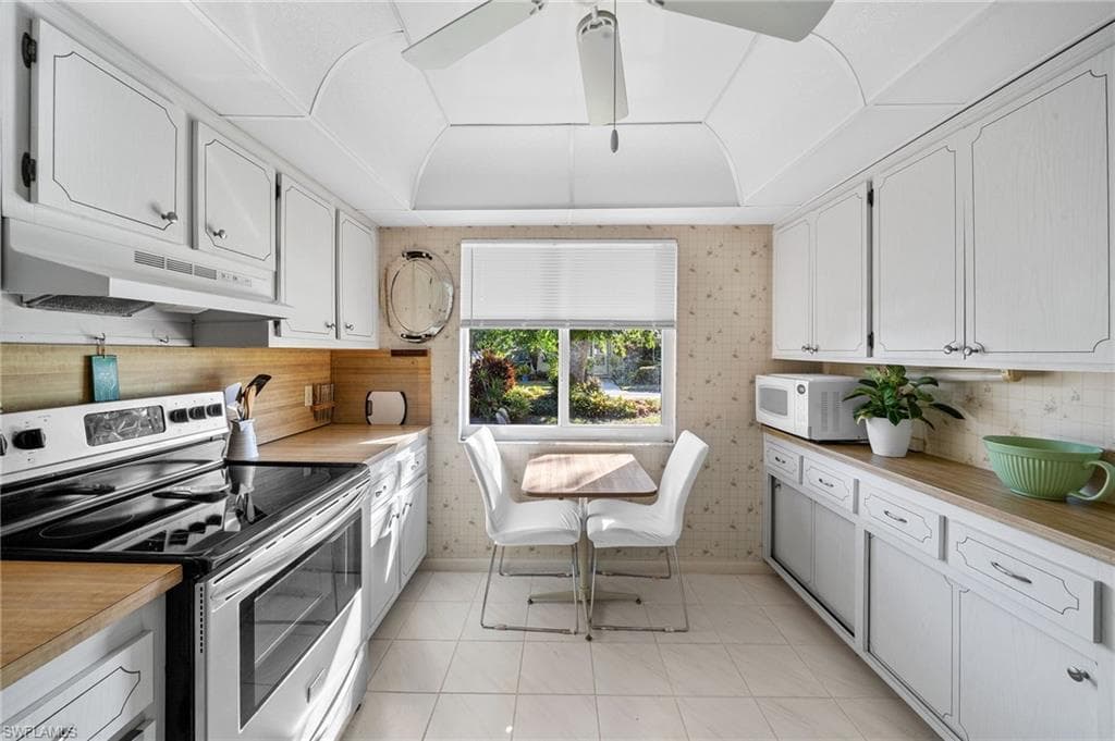 50 Glades Blvd 1, Naples, FL 34112-10