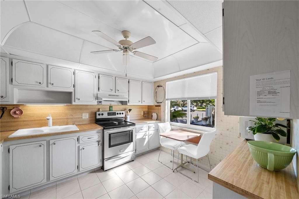 50 Glades Blvd 1, Naples, FL 34112-11