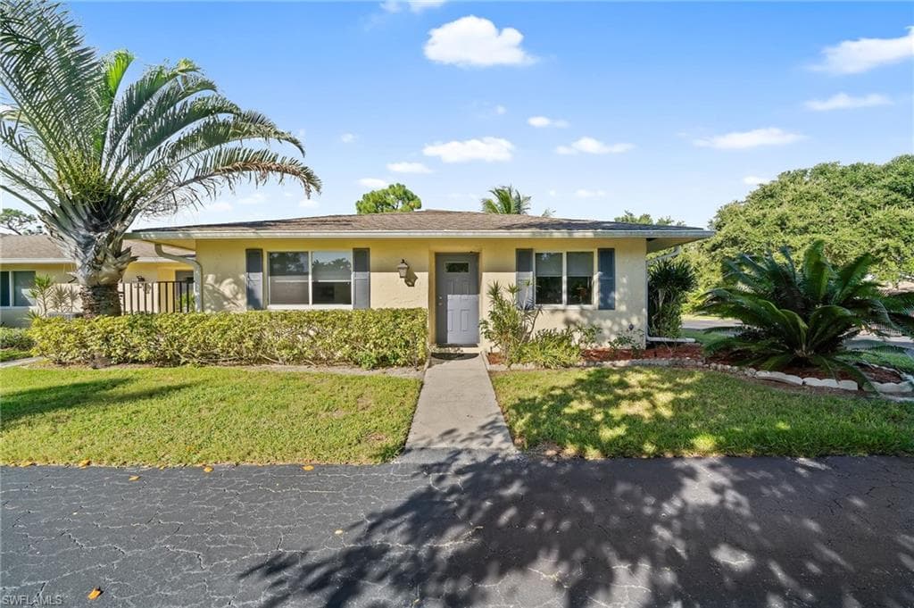 50 Glades Blvd 1, Naples, FL 34112-1