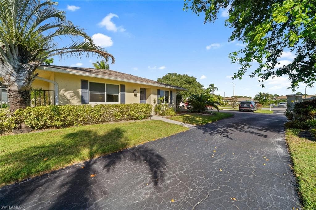 50 Glades Blvd 1, Naples, FL 34112-4