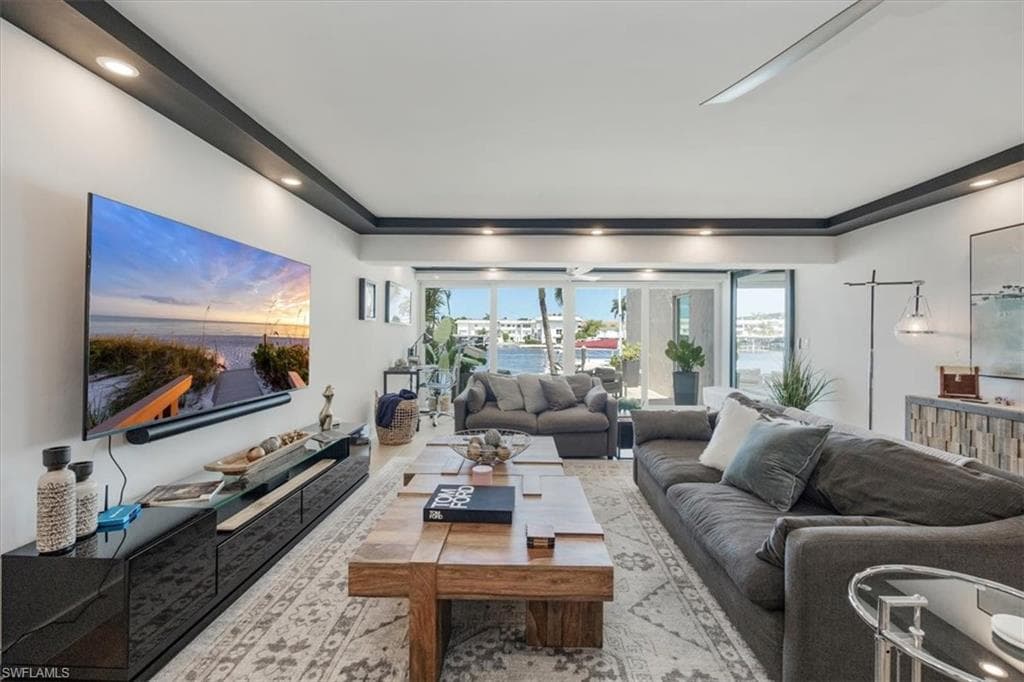 800 River Point Dr 212, Naples, FL 34102-8