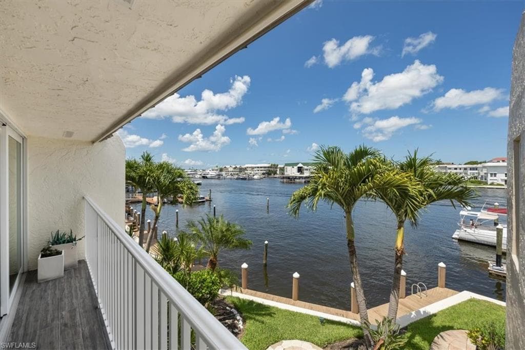 800 River Point Dr 212, Naples, FL 34102-15