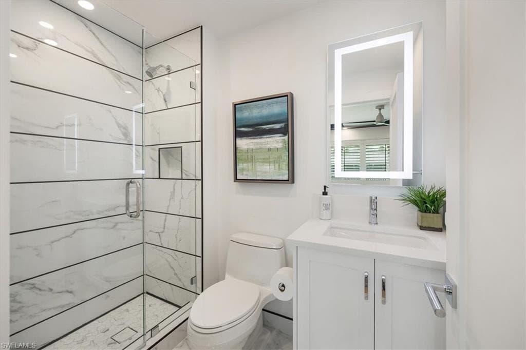 800 River Point Dr 212, Naples, FL 34102-21