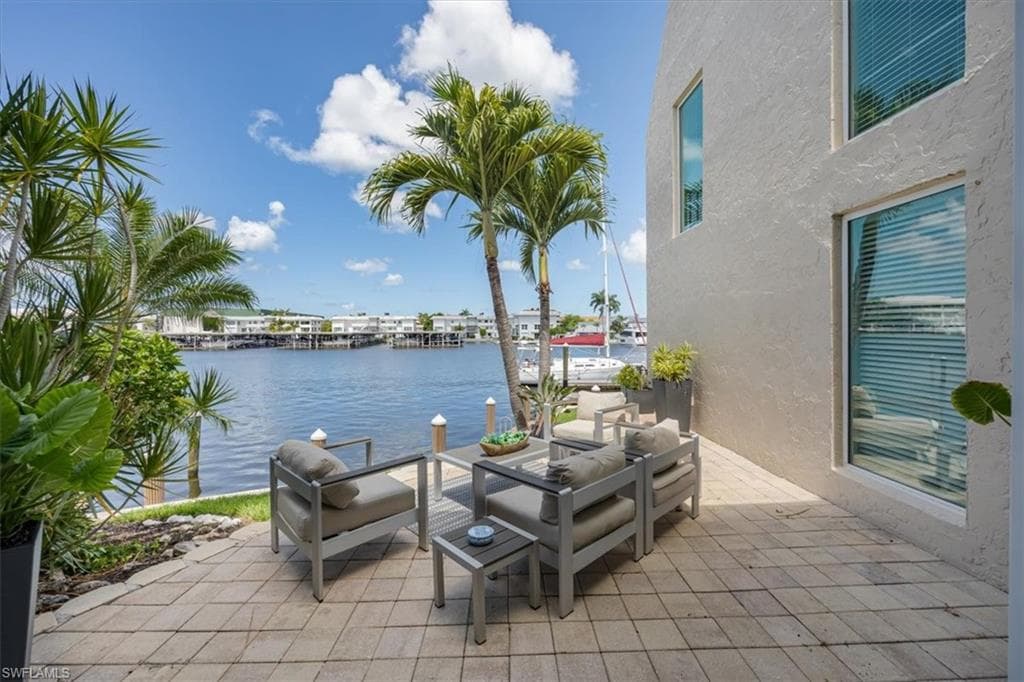 800 River Point Dr 212, Naples, FL 34102-23