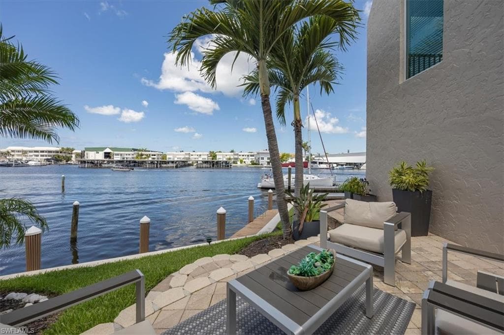 800 River Point Dr 212, Naples, FL 34102-24