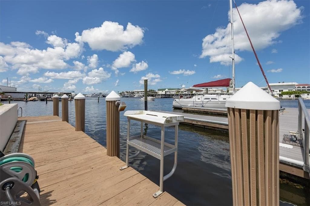 800 River Point Dr 212, Naples, FL 34102-26