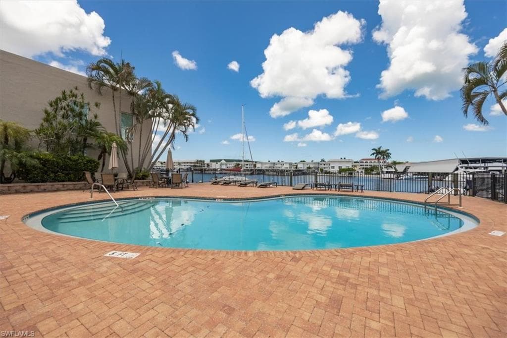 800 River Point Dr 212, Naples, FL 34102-27