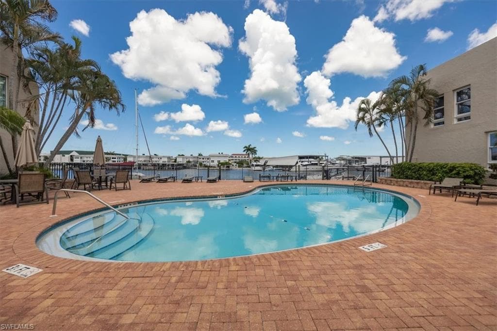 800 River Point Dr 212, Naples, FL 34102-28