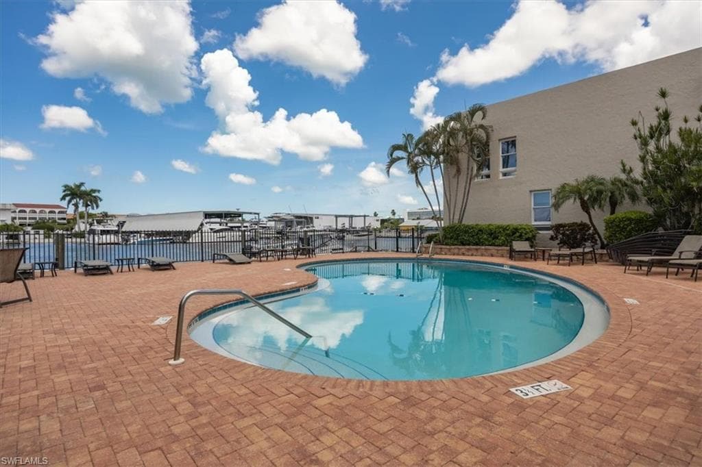 800 River Point Dr 212, Naples, FL 34102-29