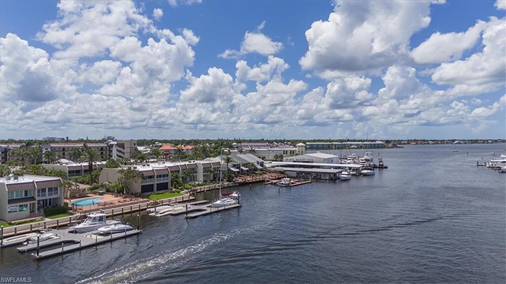 800 River Point Dr 212, Naples, FL 34102-33