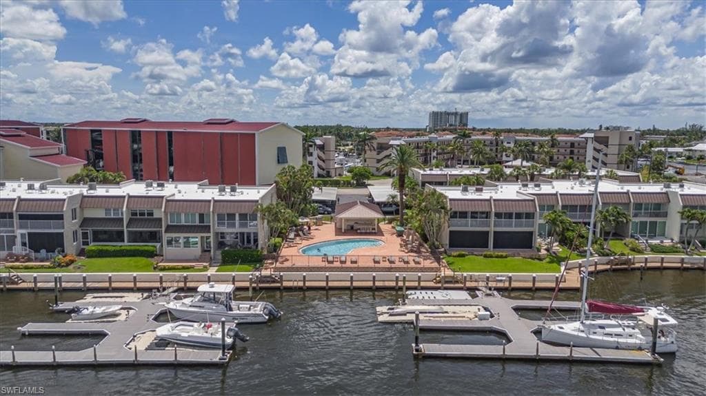 800 River Point Dr 212, Naples, FL 34102-34