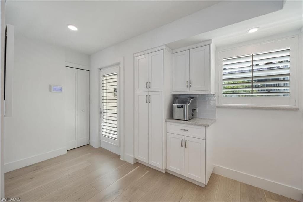 800 River Point Dr 212, Naples, FL 34102-2