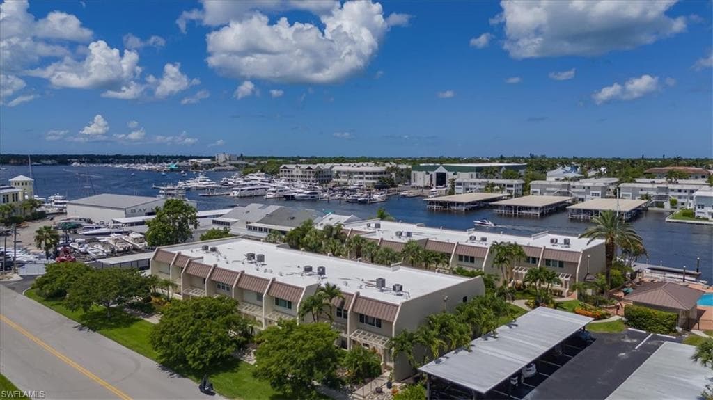 800 River Point Dr 212, Naples, FL 34102-39