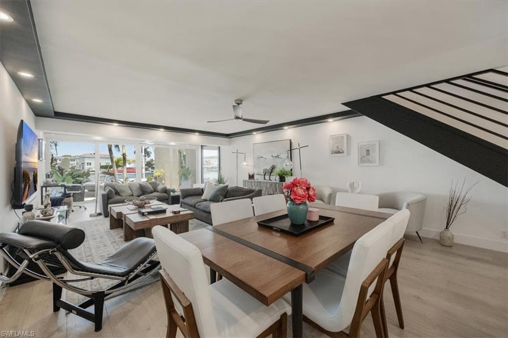 800 River Point Dr 212, Naples, FL 34102-6