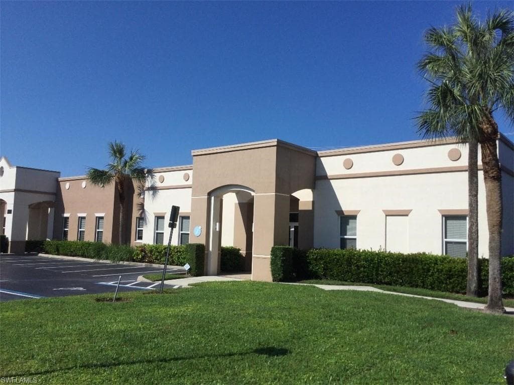 2675 Horseshoe Dr 4-404, Naples, FL 34104-1