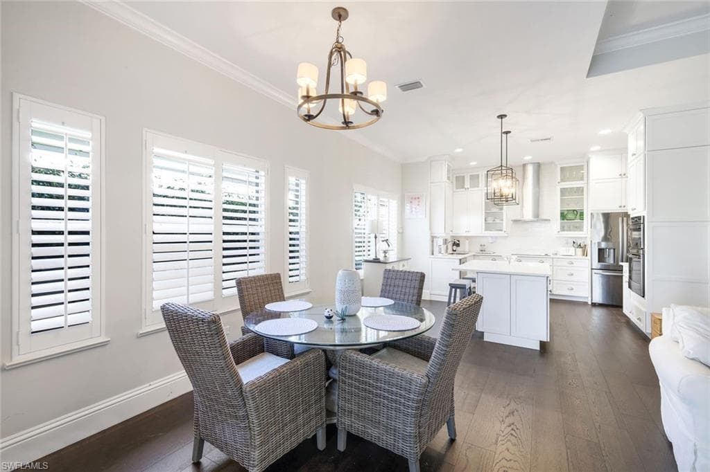 915 Fountain Run, Naples, FL 34119-8