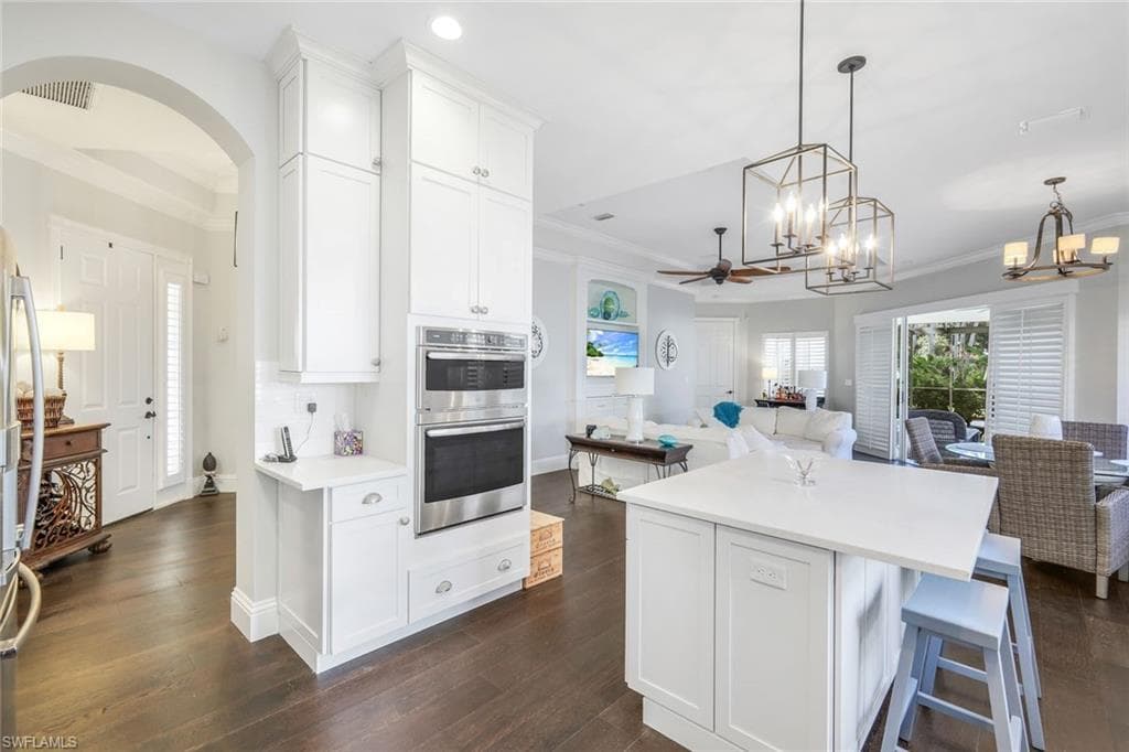 915 Fountain Run, Naples, FL 34119-11