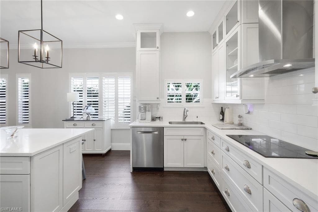 915 Fountain Run, Naples, FL 34119-12