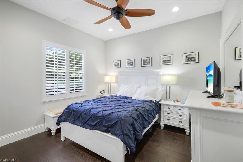 915 Fountain Run, Naples, FL 34119-16