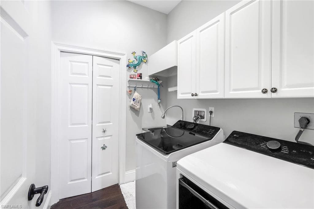 915 Fountain Run, Naples, FL 34119-19