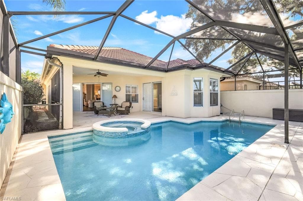 915 Fountain Run, Naples, FL 34119-21