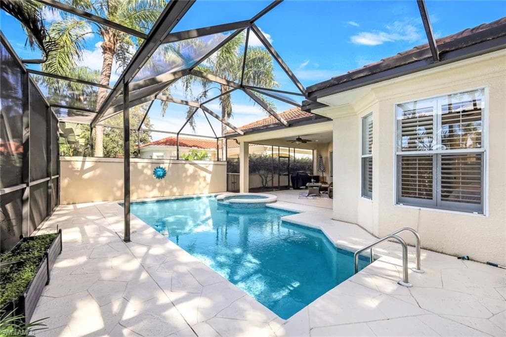 915 Fountain Run, Naples, FL 34119-22