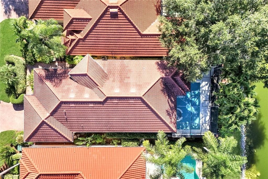 915 Fountain Run, Naples, FL 34119-25