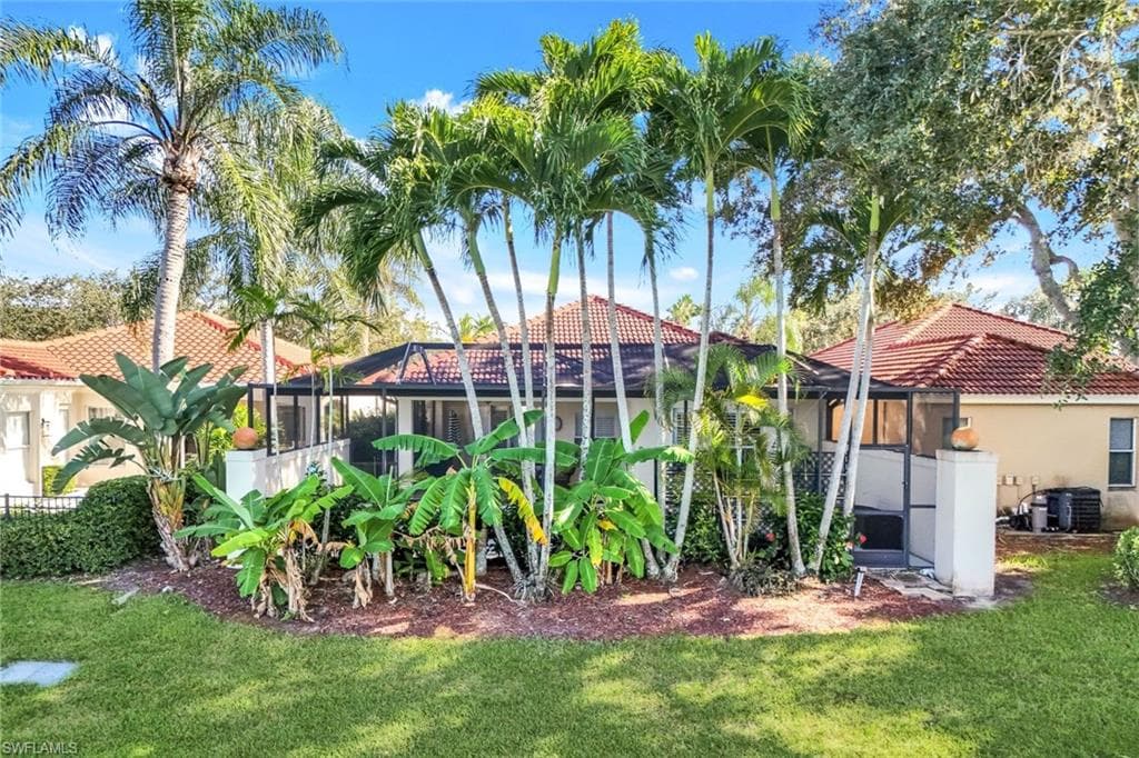 915 Fountain Run, Naples, FL 34119-26