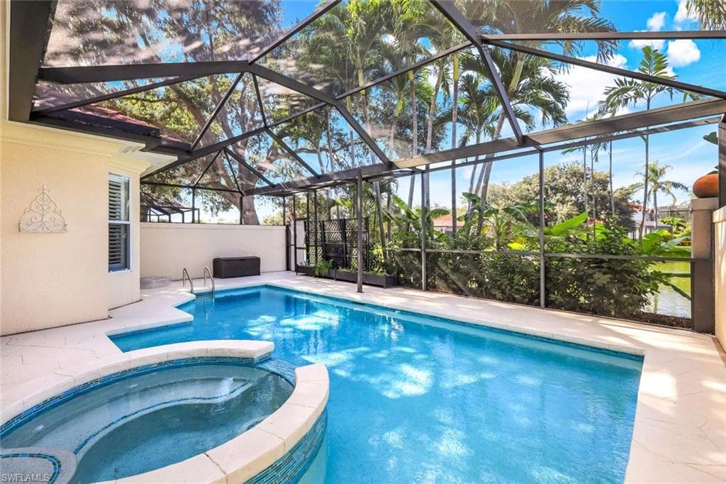 915 Fountain Run, Naples, FL 34119-1