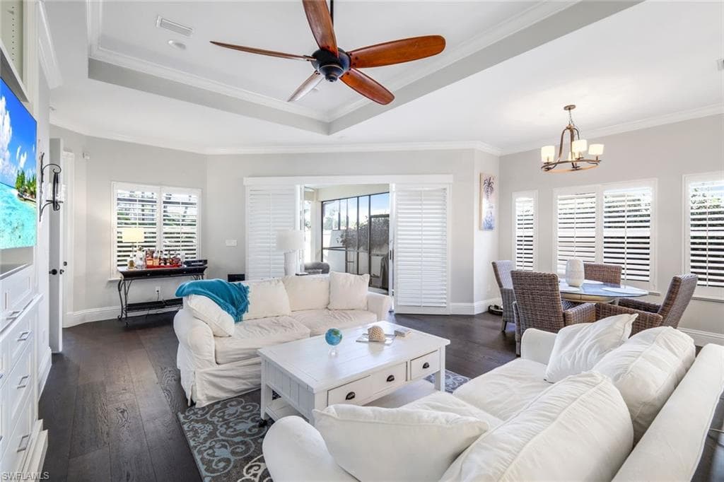 915 Fountain Run, Naples, FL 34119-6