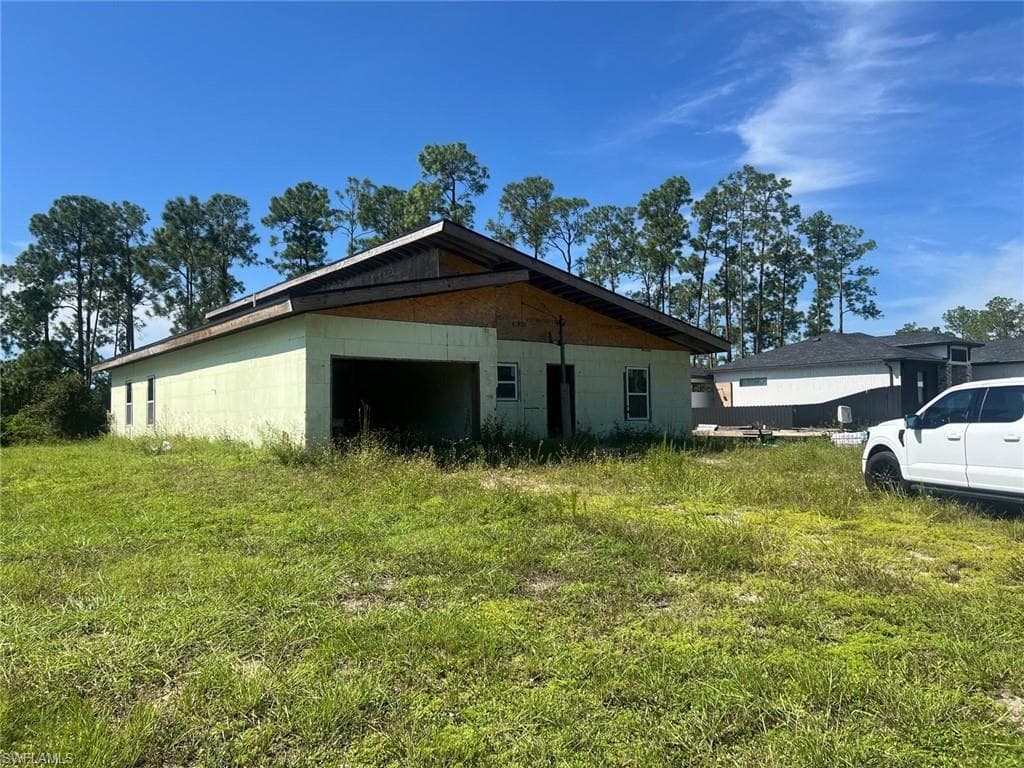 2904 12th St, Lehigh Acres, FL 33972-2