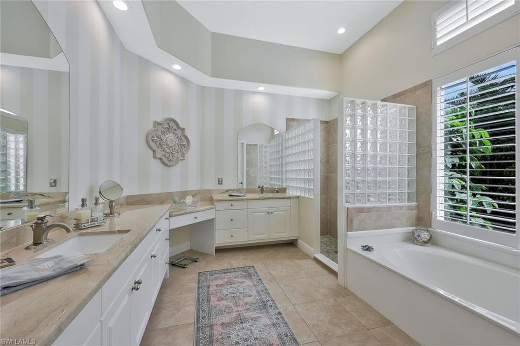 5058 Kensington High St, Naples, FL 34105-18