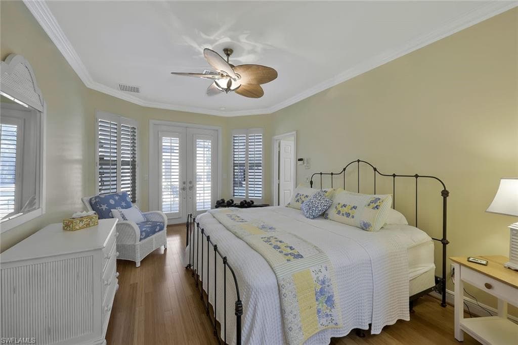 5058 Kensington High St, Naples, FL 34105-24