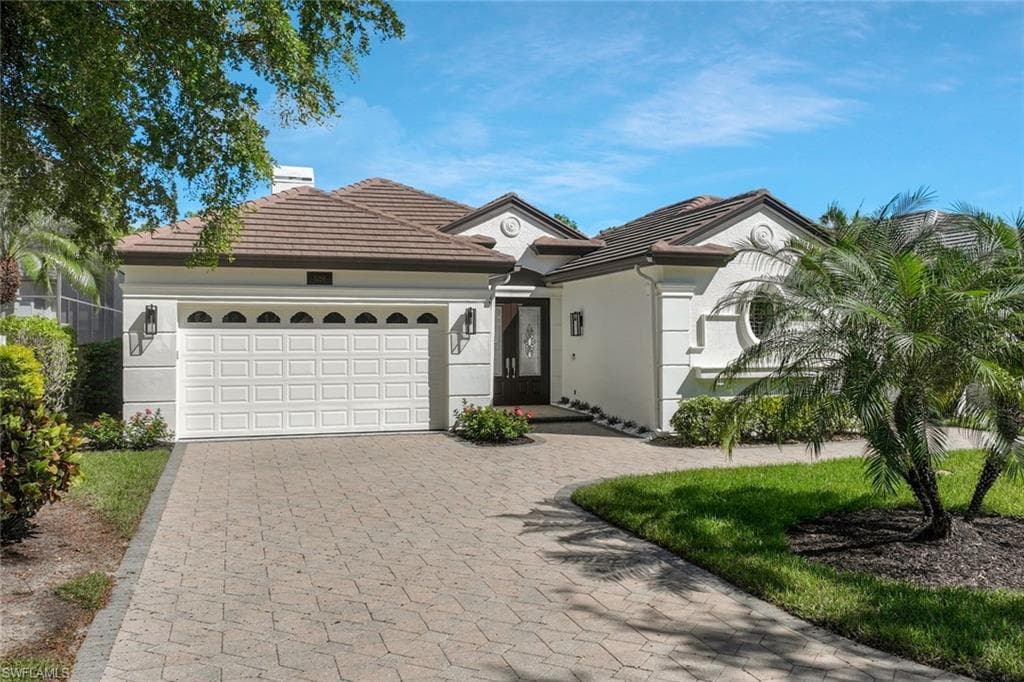 5058 Kensington High St, Naples, FL 34105-4