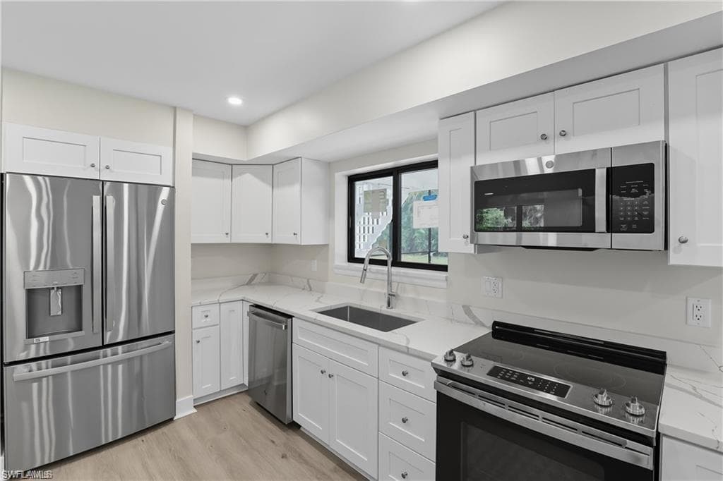 8531 Yorkshire Ln, Fort Myers, FL 33919-13