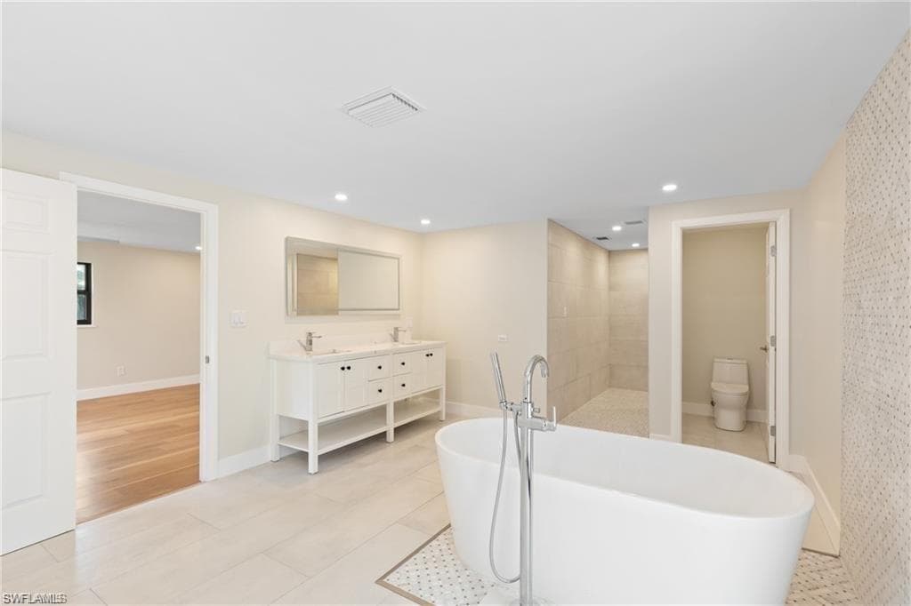 8531 Yorkshire Ln, Fort Myers, FL 33919-20