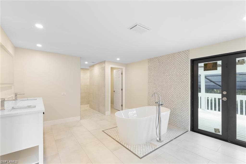 8531 Yorkshire Ln, Fort Myers, FL 33919-21