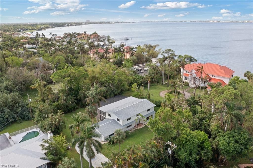 8531 Yorkshire Ln, Fort Myers, FL 33919-1