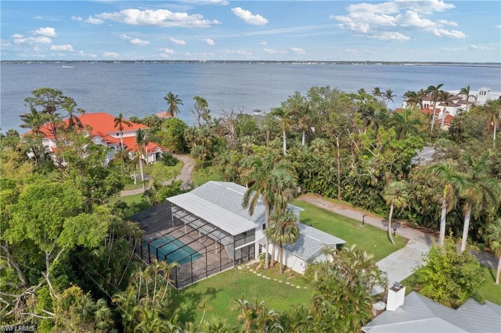 8531 Yorkshire Ln, Fort Myers, FL 33919-2