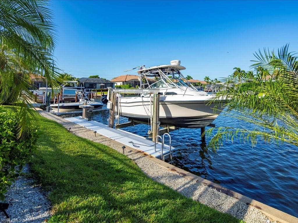 28 Madagascar Ct, Marco Island, FL 34145-25