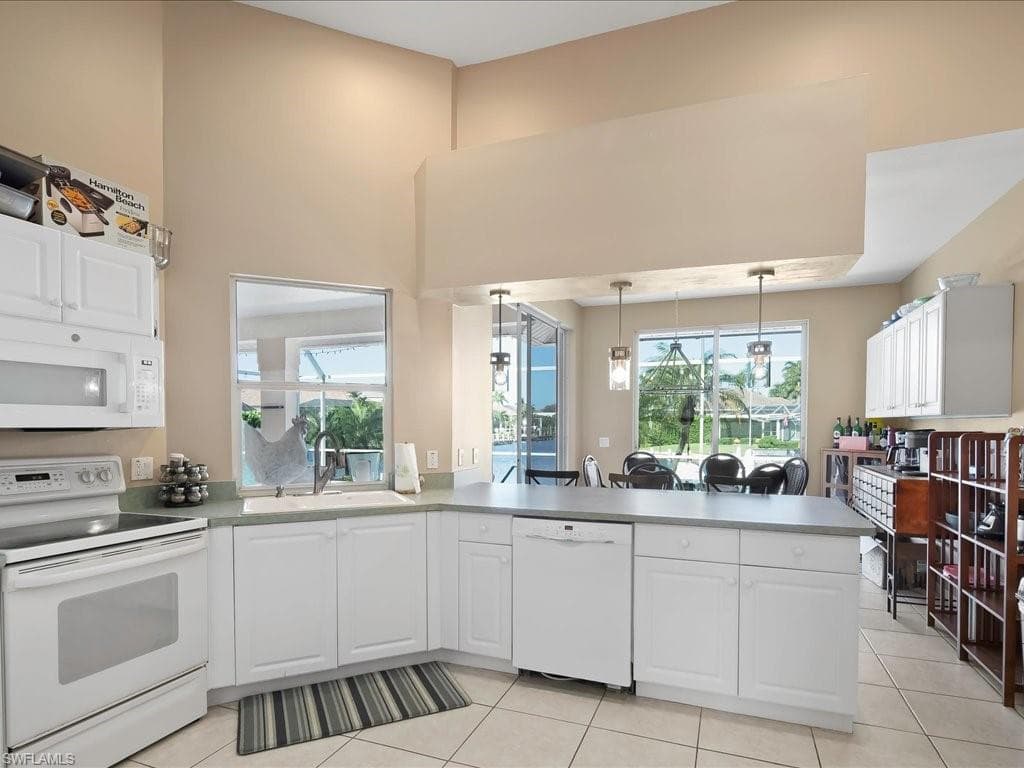 28 Madagascar Ct, Marco Island, FL 34145-7
