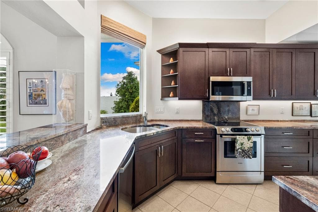 2153 Paget Cir, Naples, FL 34112-8